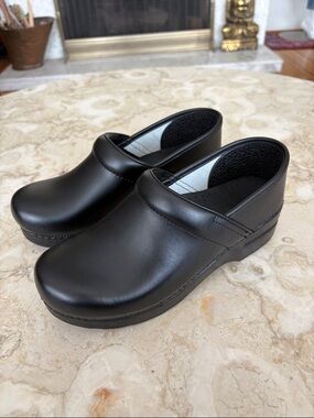 NEW! Dansko Professional Leather Clogs